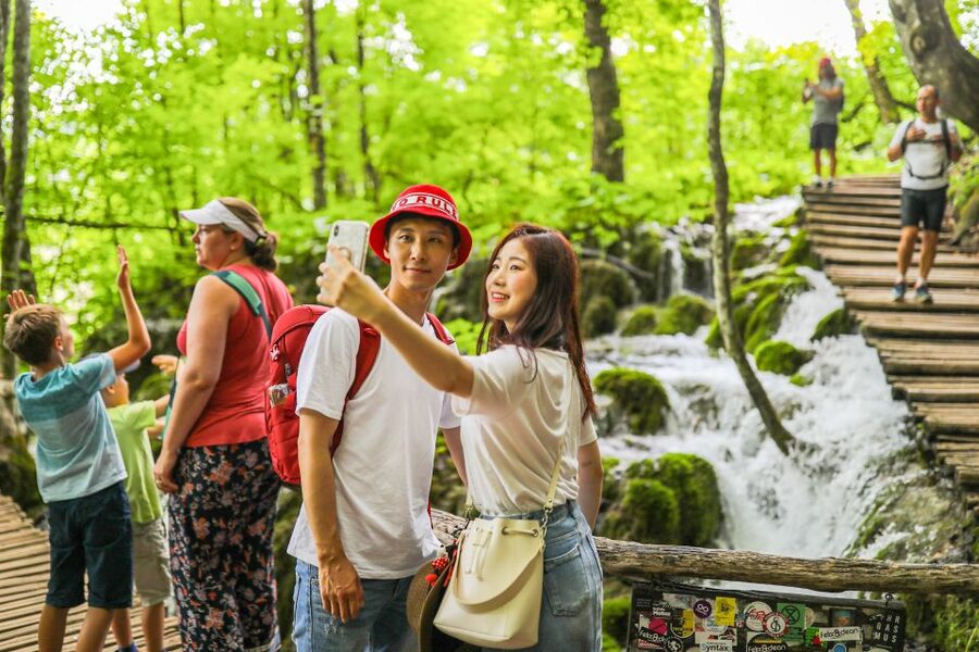 Zadar: Plitvice Lakes Full-Day Guided Tour with a Boat Ride - The Lower Lakes and the best views