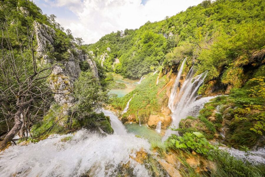 Zadar: Plitvice Lakes Full-Day Guided Tour with a Boat Ride - What the guide adds