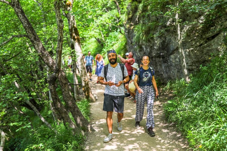 Zadar: Plitvice Lakes Full-Day Guided Tour with a Boat Ride - Transport, group size, and the day’s rhythm