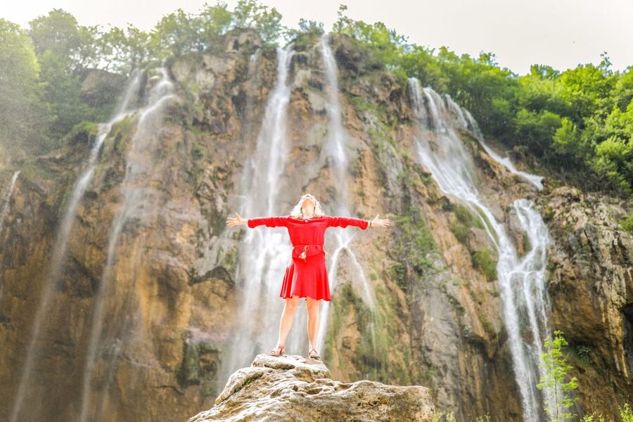Zadar: Plitvice Lakes Full-Day Guided Tour with a Boat Ride - Starting at the Upper Lakes