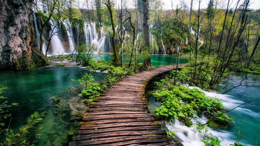 Zadar: Plitvice Lakes Guided Day Tour with Tickets - Key points at a glance