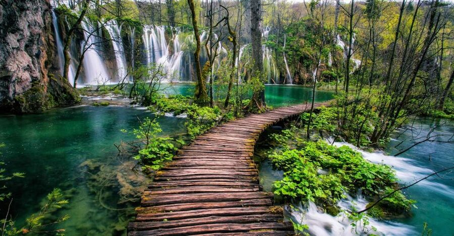 Zadar: Plitvice Lakes Guided Day Tour with Tickets - Why Plitvice Lakes is worth the long day