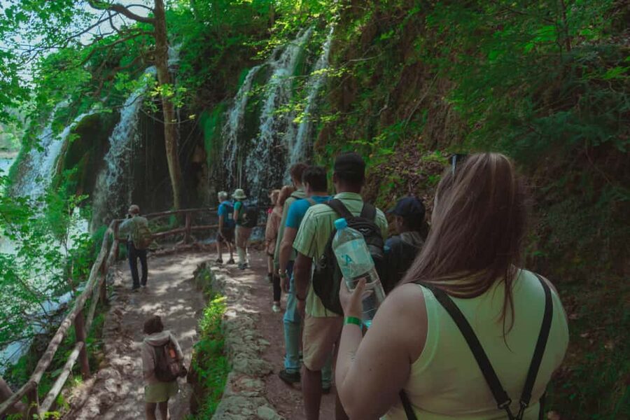Zadar: Plitvice Lakes Guided Day Tour with Tickets - Weather, crowds, and what to pack