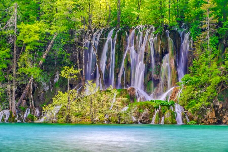 Zadar: Plitvice Lakes with Boat Ride and Zadar Old Town Tour - Four hours among the upper and lower lakes